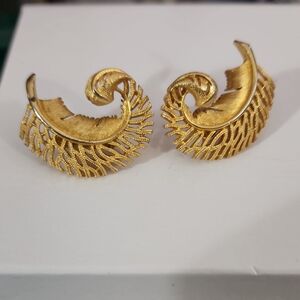 American Western Antique Jewelry/Golden Hollow Feather Clip-on Earrings/Vintage